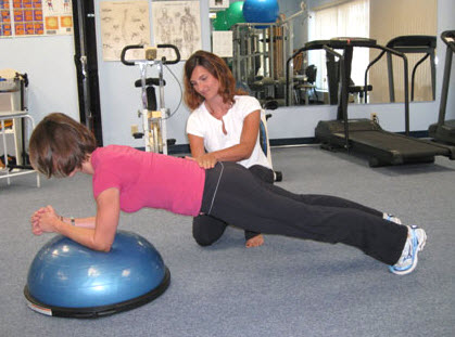Physiothérapie avec ballon d'entraînement Physiothérapie avec ballon d'entraînement